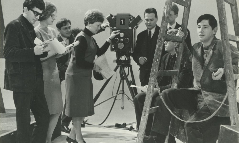 Odziv Društva slovenskih režiserjev in režiserk na napovedano krčenje sredstev za kulturno-umetniške programe RTV Slovenija Odziv Društva slovenskih režiserjev in režiserk na napovedano krčenje sredstev za kulturno-umetniške programe RTV Slovenija